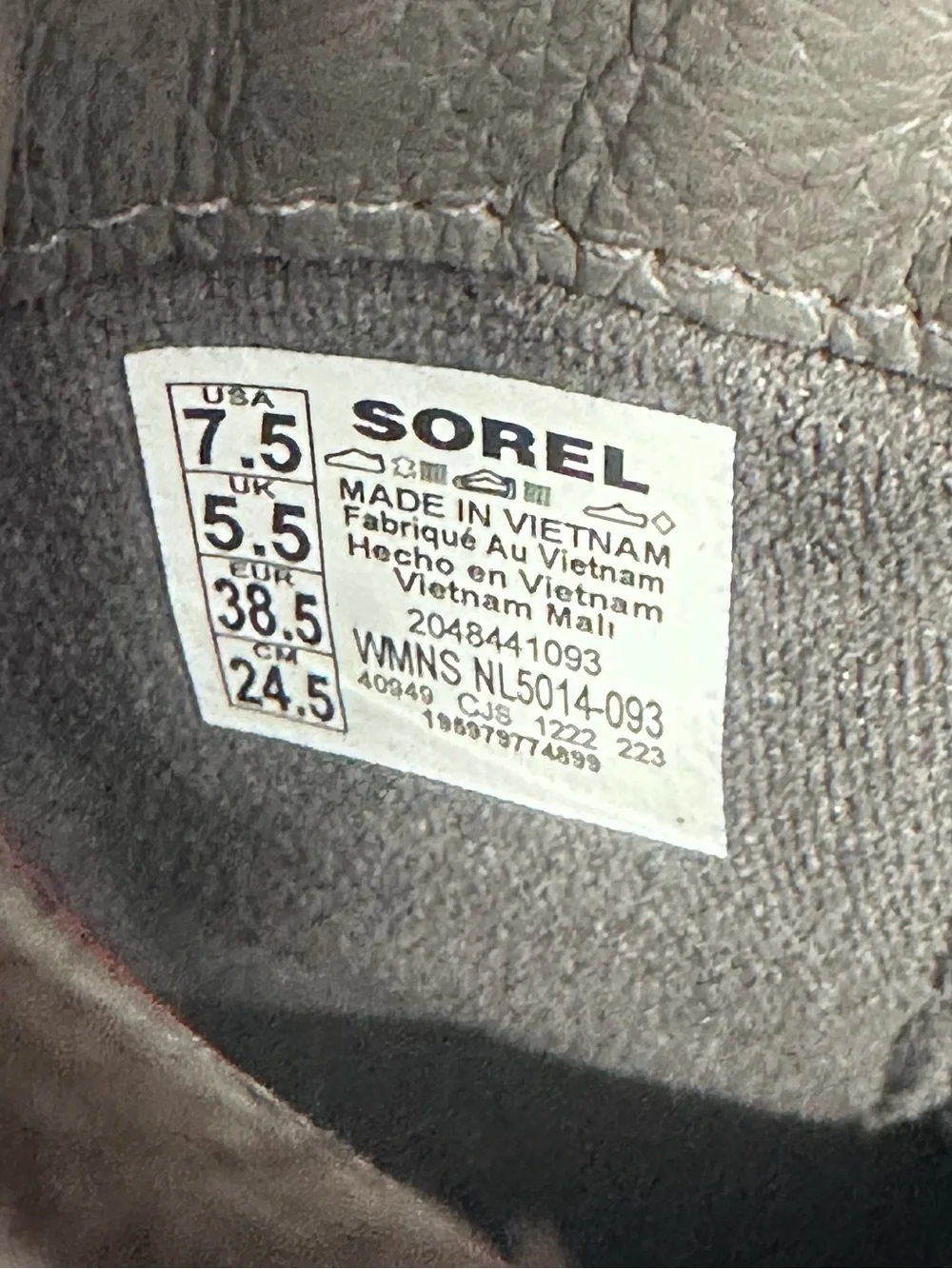 Sorel NWT Caribou X Chelsea boots dark gray waterproof leather women’s 7.5